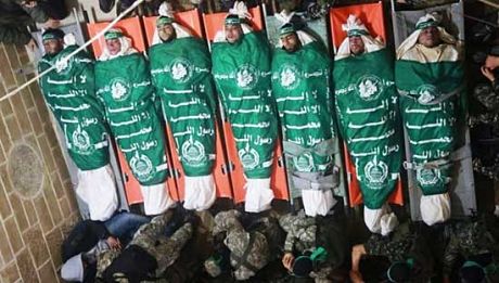Des milliers de Palestiniens participent aux funérailles des combattants Qassam à Gaza